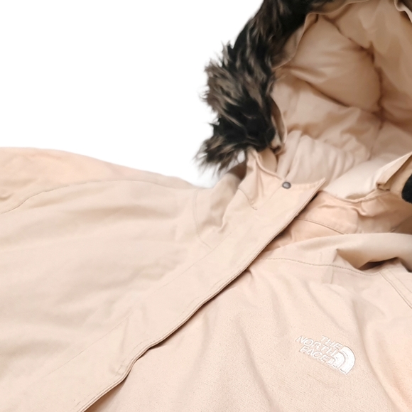 The North Face HyVent Parka Jacket - Picture 2 of 6